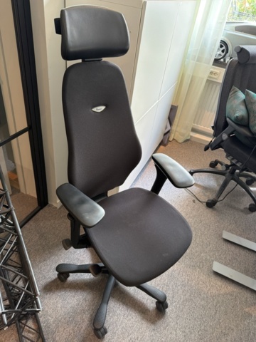 1516311-3 Kontorsplatser 2 st - Skrivbord, kontorsstolar och arkivskåp
