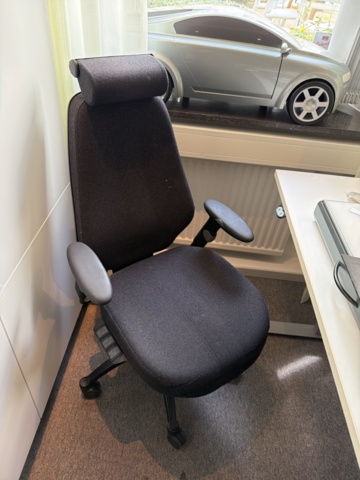 1516311-9 Kontorsplatser 2 st - Skrivbord, kontorsstolar och arkivskåp