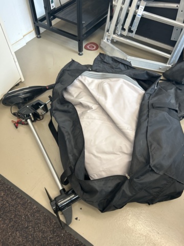 1521830-1 Inflatable boat with motor