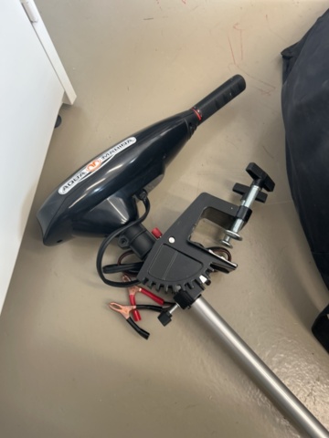 1521830-8 Inflatable boat with motor