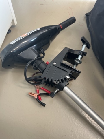 1521830-9 Inflatable boat with motor