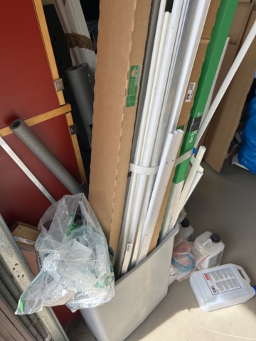 1521823-2 Låda med diverse installationskanaler