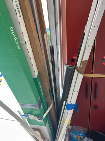 1521823-4 Låda med diverse installationskanaler