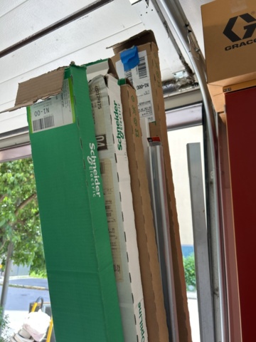 1521823-5 Låda med diverse installationskanaler