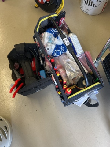 1521833-1 Tool bags with contents