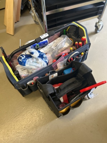 1521833-2 Tool bags with contents