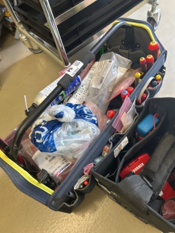 1521833-4 Tool bags with contents
