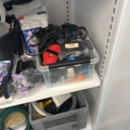 1521835-8 Skåp med innehåll
