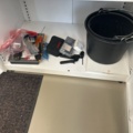1521839-2 Skåp med innehåll