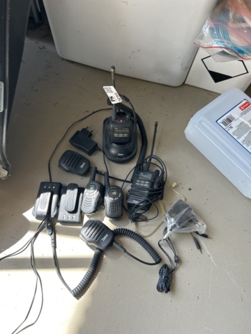 1521840-1 Samling med kommunikationsradioapparater