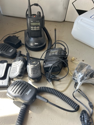 1521840-4 Samling med kommunikationsradioapparater