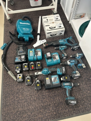1521844-9 Tool kit - Makita