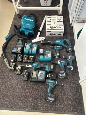 1521844-10 Tool kit - Makita