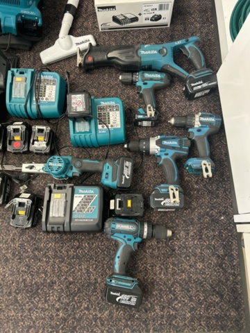 1521844-11 Tool kit - Makita