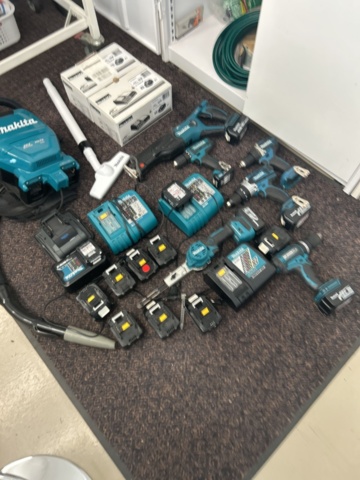 1521844-12 Tool kit - Makita