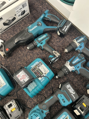 1521844-14 Tool kit - Makita