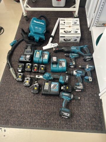 1521844-17 Tool kit - Makita