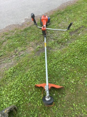 1373138-1 Grästrimmer - Husqvarna (modell ej verifierad)