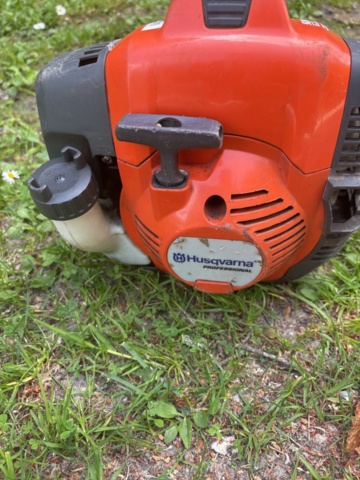 1373138-2 Grästrimmer - Husqvarna (modell ej verifierad)