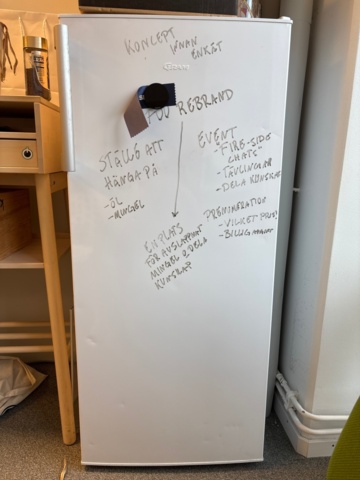 1482678-9 Samling med kontorsmöbler och utrustning - skrivbord, soffa, hyllor m.m