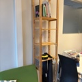 1482678-19 Samling med kontorsmöbler och utrustning - skrivbord, soffa, hyllor m.m