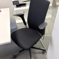 1482678-24 Samling med kontorsmöbler och utrustning - skrivbord, soffa, hyllor m.m