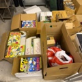 1482676-2 Parti med böcker, tidningar och hyllor