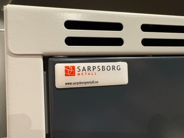 1535772-6 2 st Nya/oanvänt klädskåp 3-fack – Sarpsborg Metall