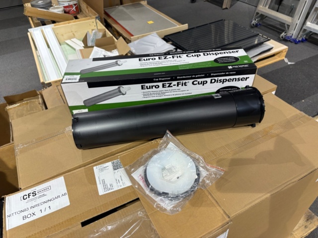 1535791-3 Nya Muggdispenser - San Jamar Euro EZ-Fit C2210C - 20 st