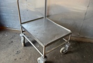 1405925 Rostfri vagn på hjul
