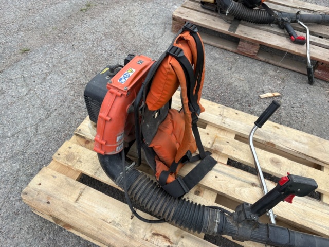 1535830-2 Backpack leaf blower – Husqvarna 141B