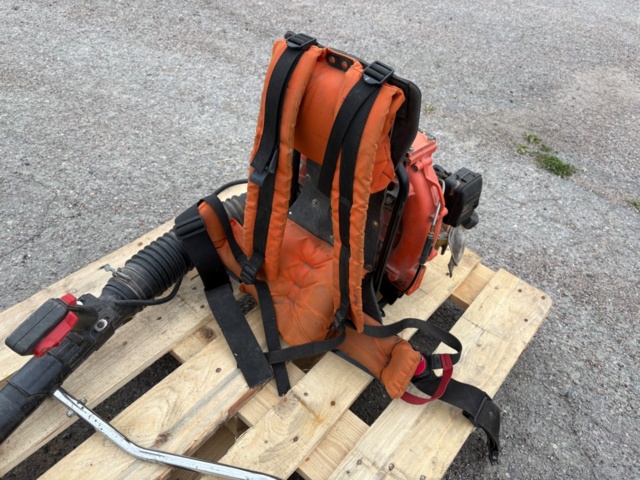 1535830-4 Backpack leaf blower – Husqvarna 141B