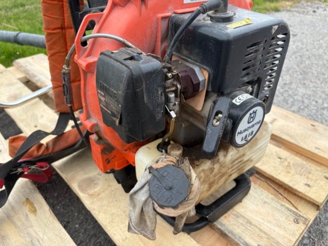 1535830-6 Backpack leaf blower – Husqvarna 141B