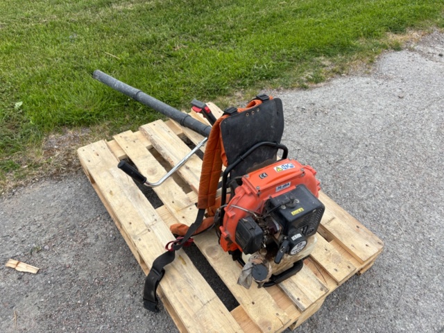 1535830-10 Backpack leaf blower – Husqvarna 141B