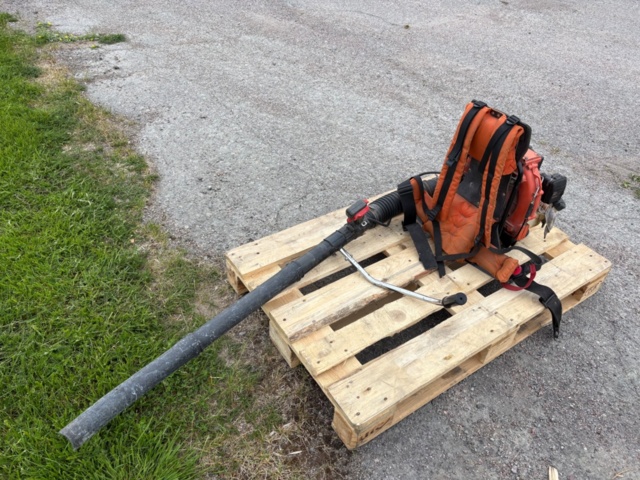 1535830-11 Backpack leaf blower – Husqvarna 141B