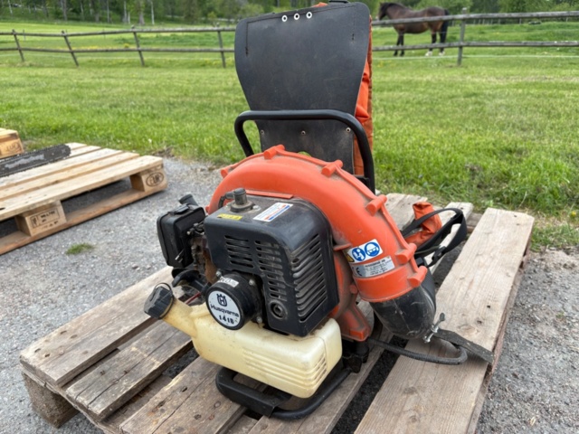 1535831-2 Backpack leaf blower – Husqvarna 141B