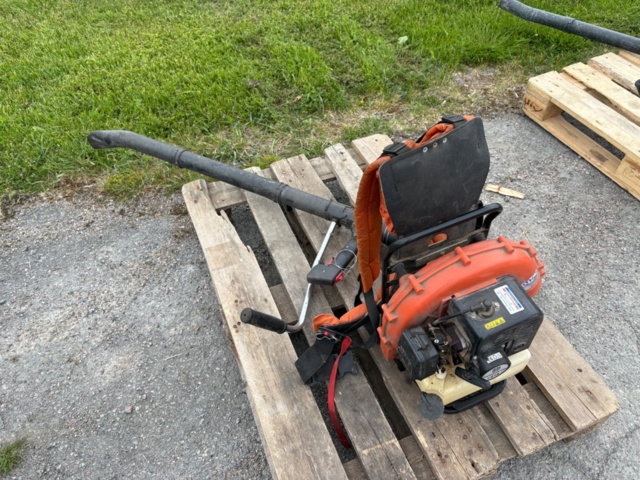 1535831-1 Backpack leaf blower – Husqvarna 141B