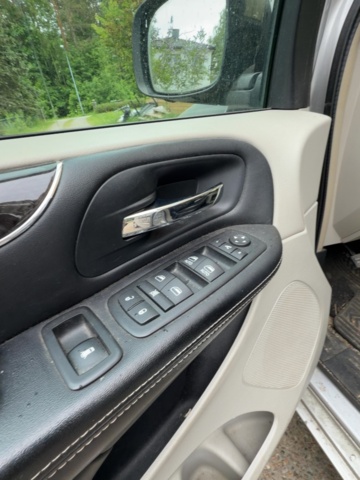 1529757-44 Lancia Voyager 2.8 Automatisk, 163hk, 2012