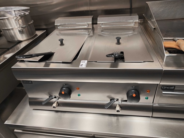 1485357-1 Dubbelfritös Lincat 2×9L, 600mm bänkmodell