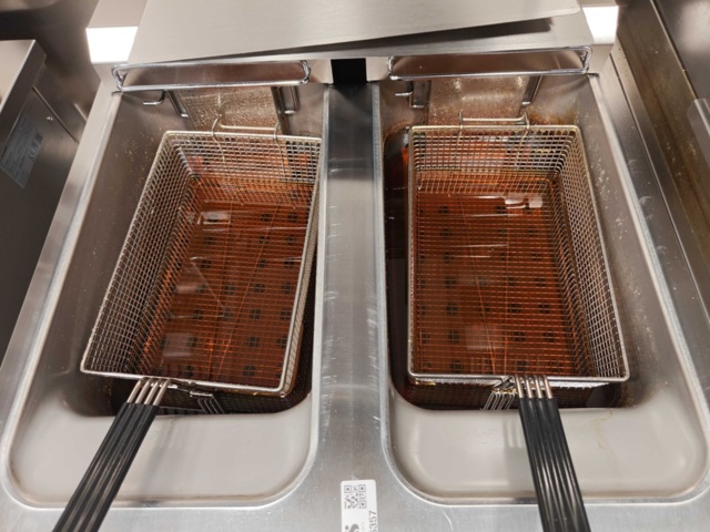 1485357-4 Dubbelfritös Lincat 2×9L, 600mm bänkmodell