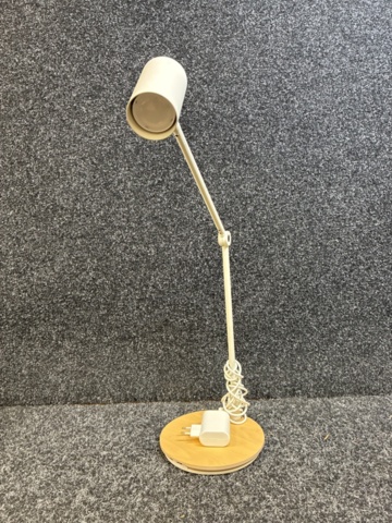 1538494-7 Bordslampor, TV-stativ, Smart plug m.m.