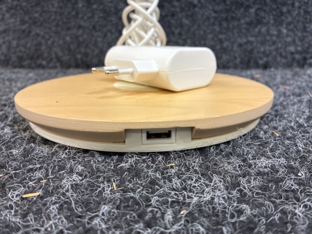 1538494-8 Bordslampor, TV-stativ, Smart plug m.m.