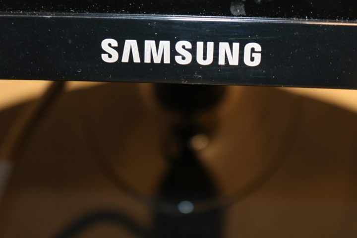 1514954-2 Dataskärm Samsung 27 tum Bågformad.