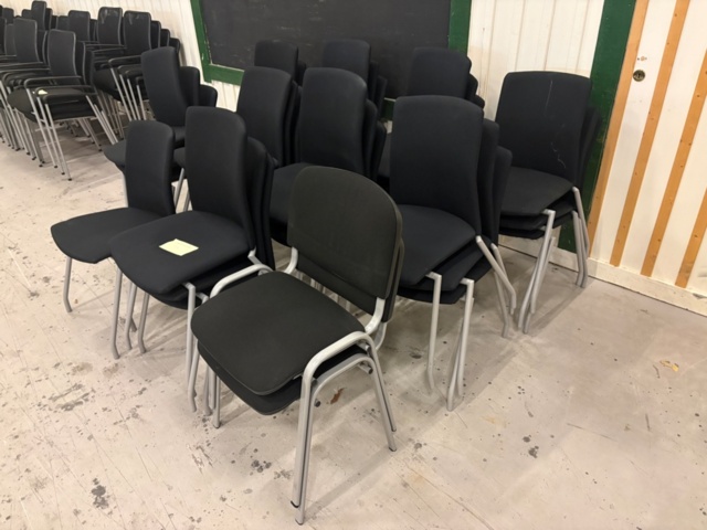 1535844-3 Konferensstolar med klädd sits och rygg - 29 st