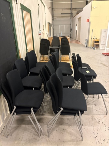 1535844-4 Konferensstolar med klädd sits och rygg - 29 st