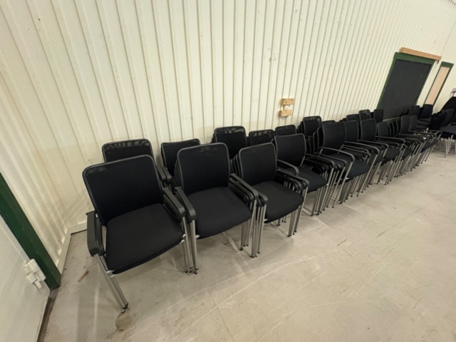 1535845-3 Konferensstolar med armstöd - 74 st