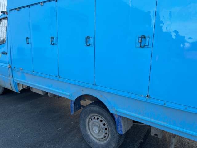 1538661-11 Glassbilen