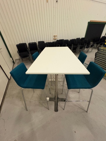1535849-2 Barbord med 4 barstolar