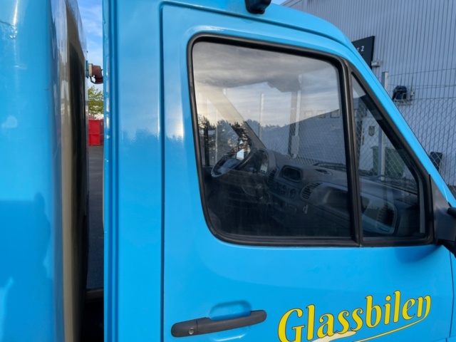 1538661-32 Glassbilen