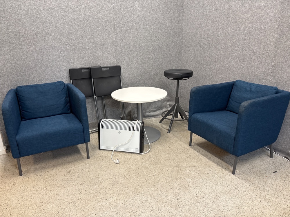 1482496-1 Collection of seating furniture and tables - Armchairs, bar stools, tables etc.